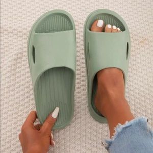 Hollow Out Single Band Slides